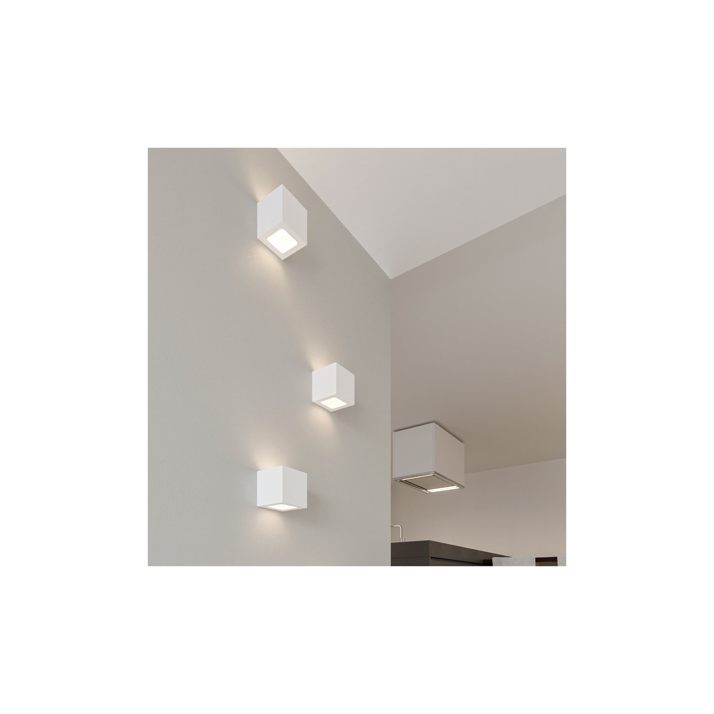 Leo Ceramic Wall Light in White