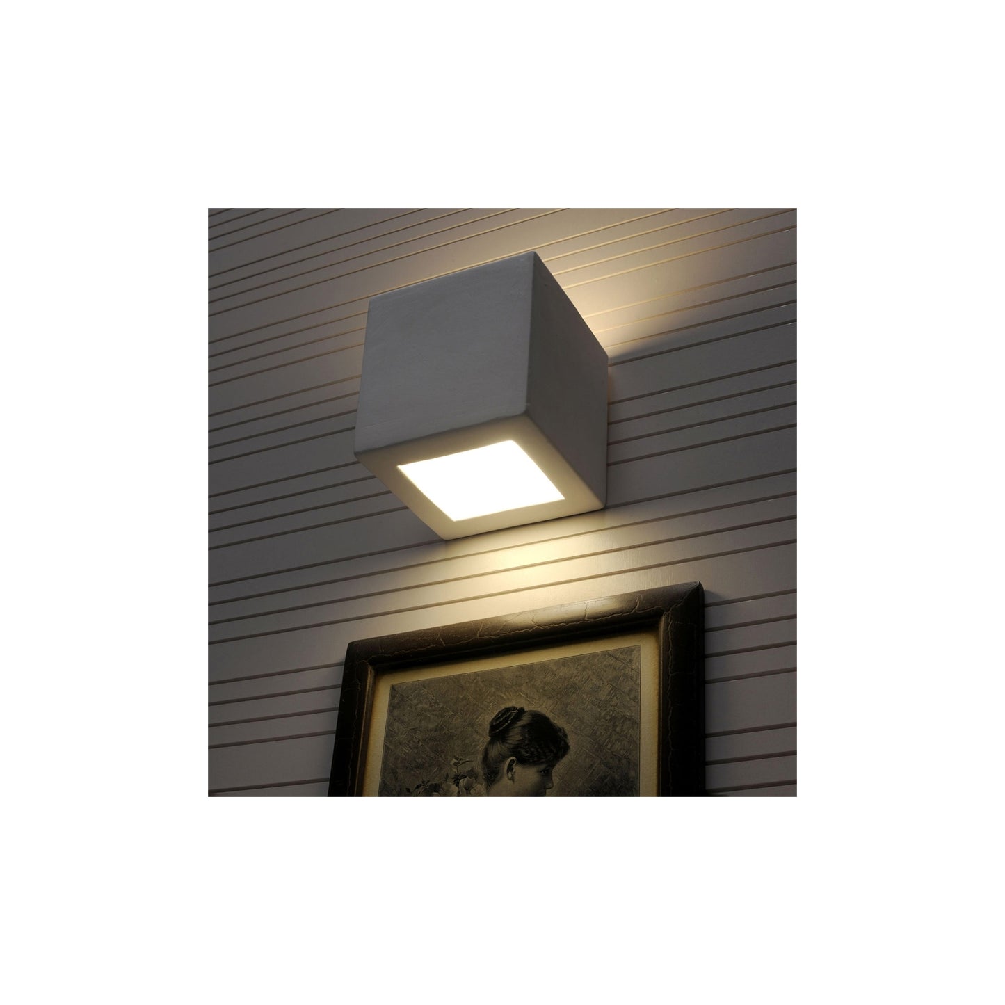 Leo Ceramic Wall Light in White