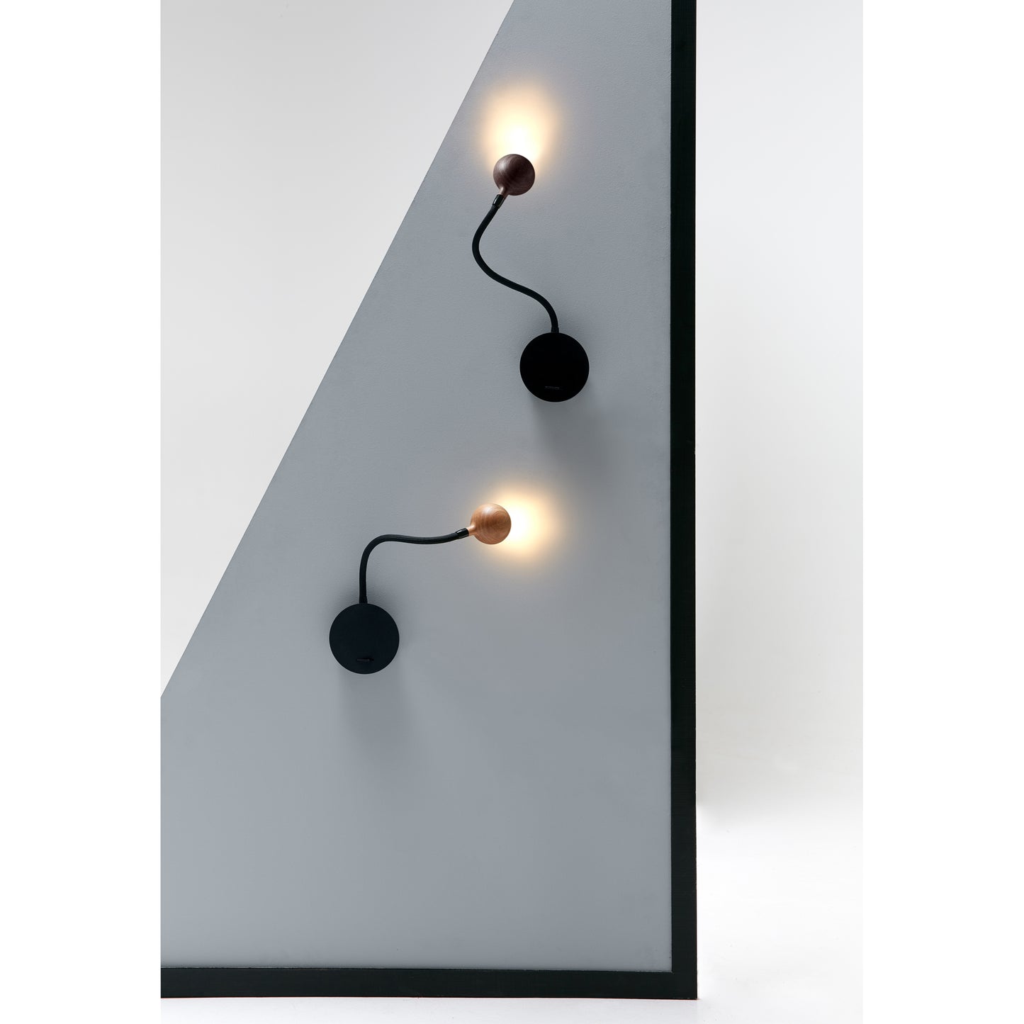Nº8 LED Adjustable Wall Light