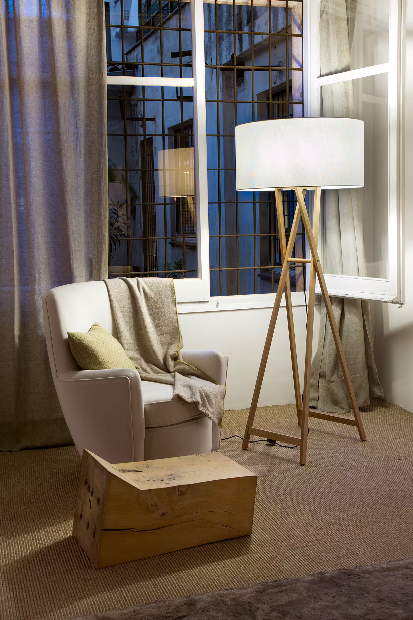 Cala P165 Pearl LED Floor Lamp