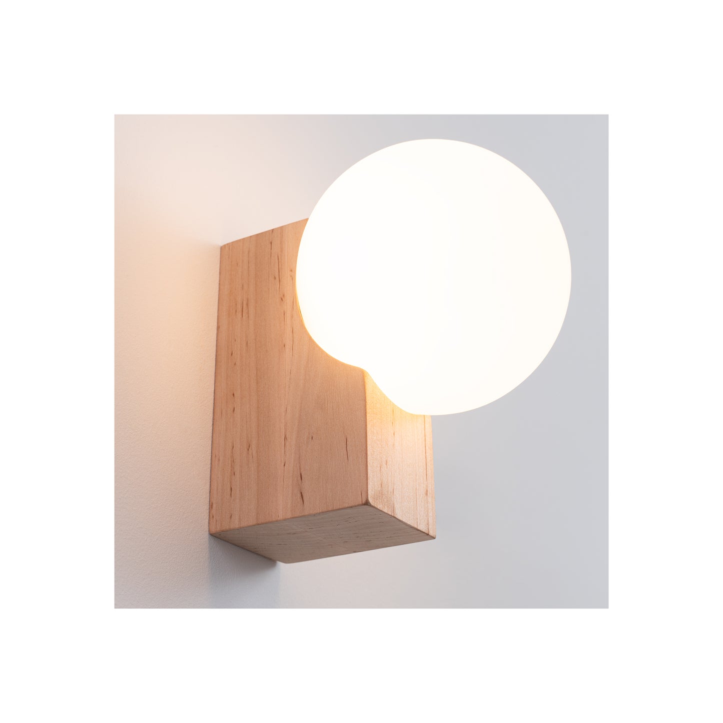 Bulbo Wall Light in Natural Wood