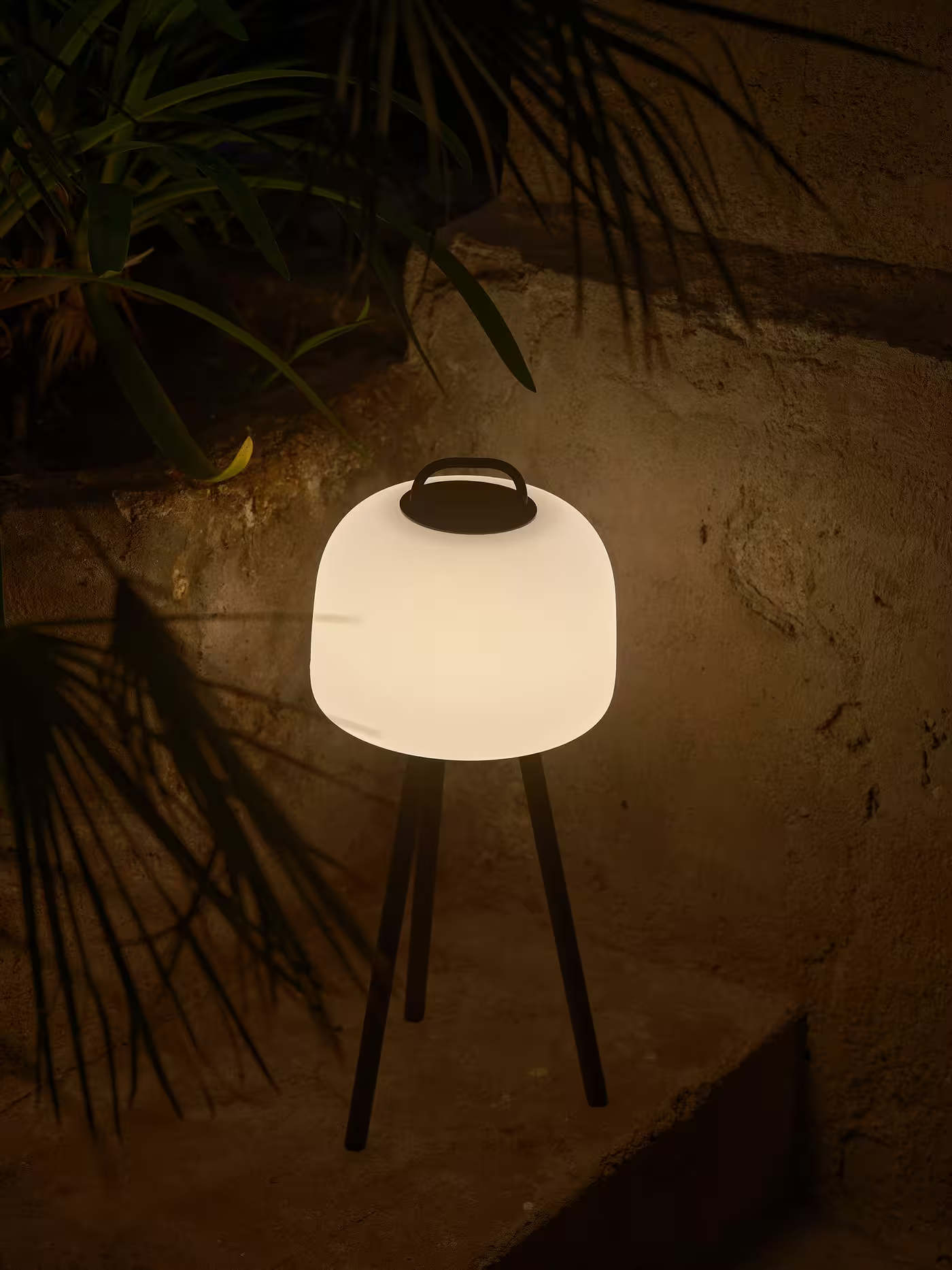 Kettle 22 Outdoor Light White