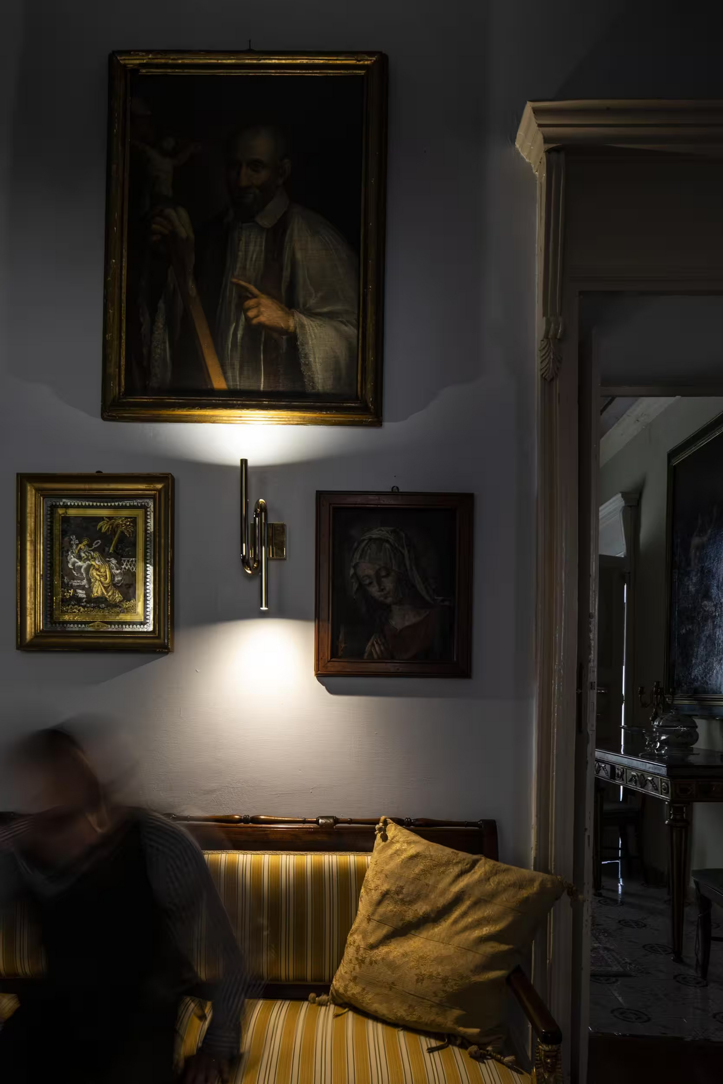 Tobia LED Wall Light