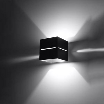 Lobo Wall Light