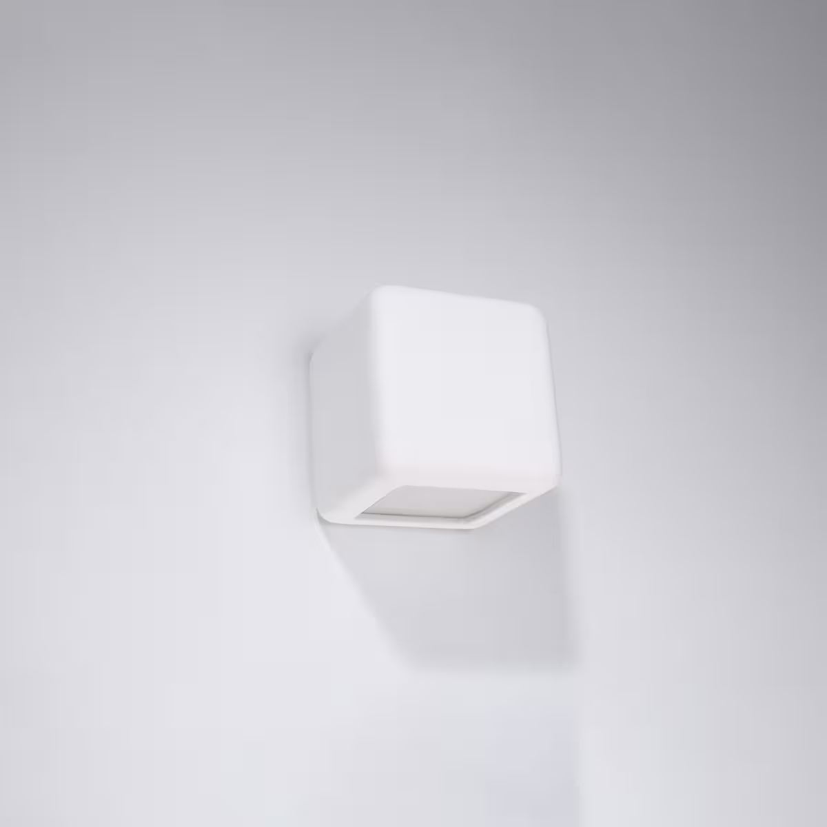Nesta Wall Light