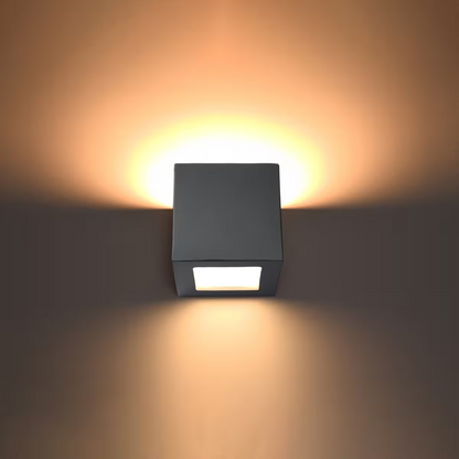 Leo Wall Light