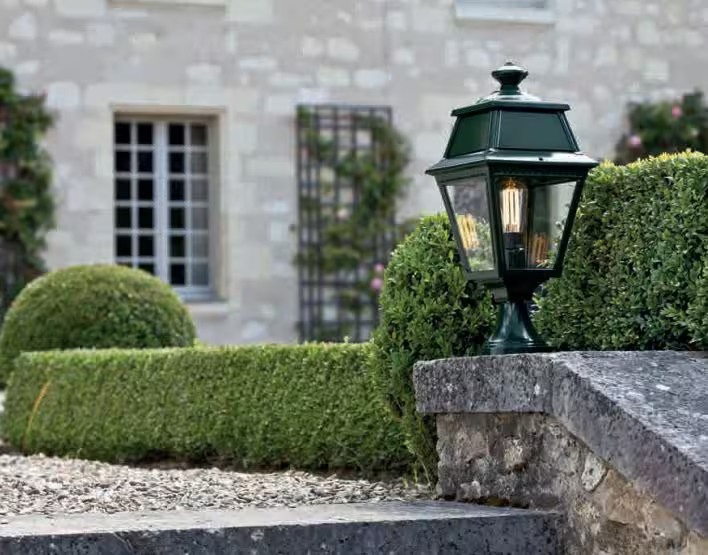 Avenue 2 Model 5 Clear Glass Pillar Mount