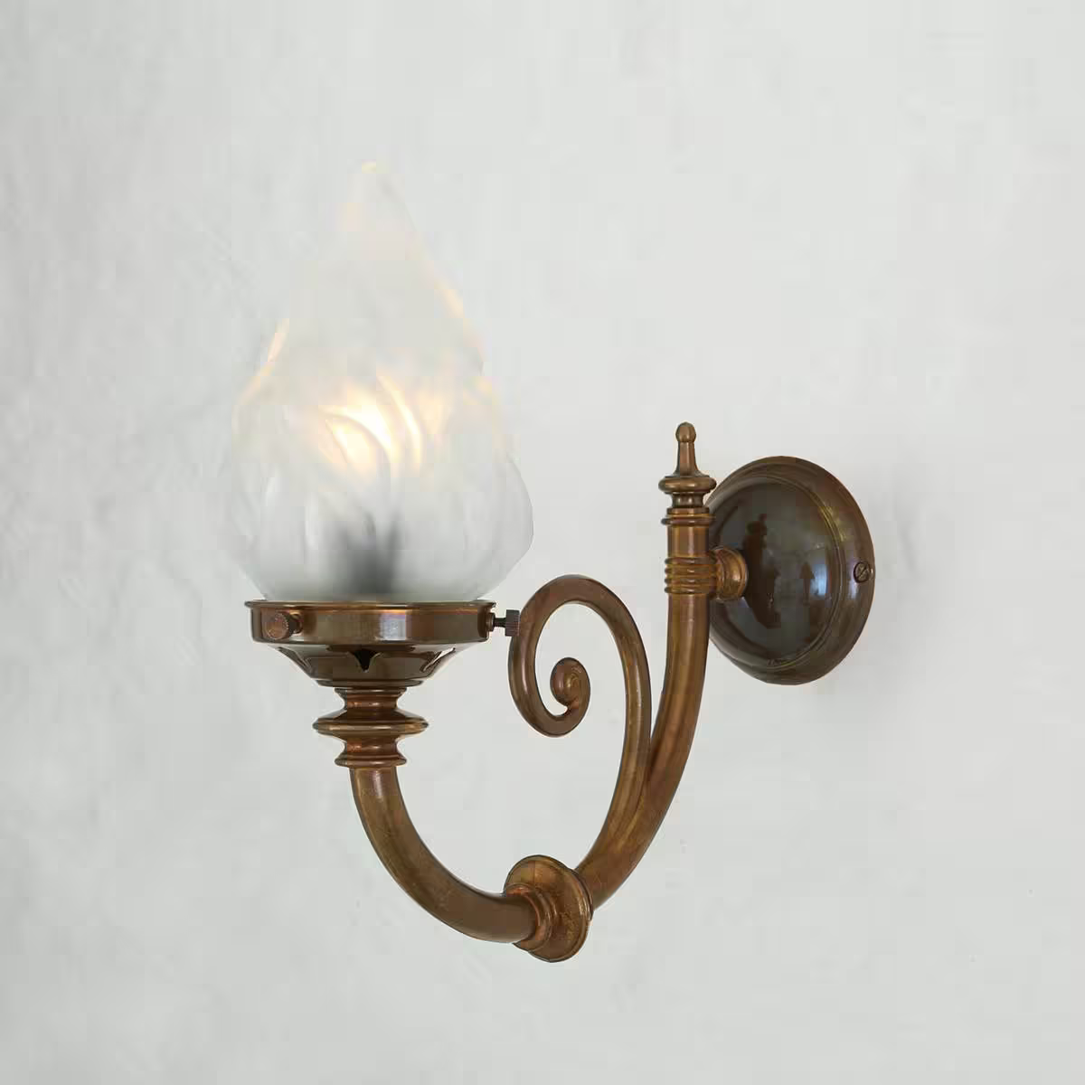 Darwin Traditional Brass Wall Light