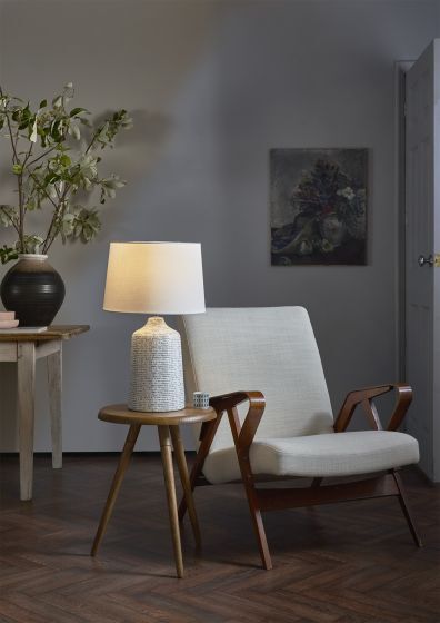 Dar Vondra Table Lamp