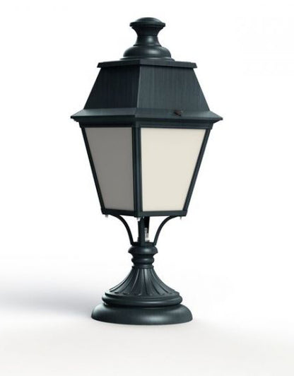 Roger Pradier Avenue 4 Post Top Lantern