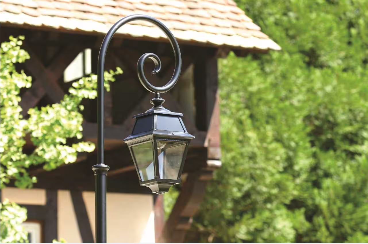 Avenue 2 Model 8 Clear Glass Lamp Post