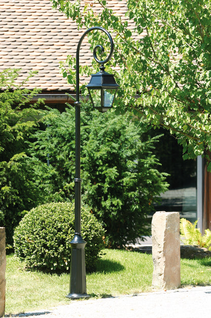 Roger Pradier Avenue 2 Post Light