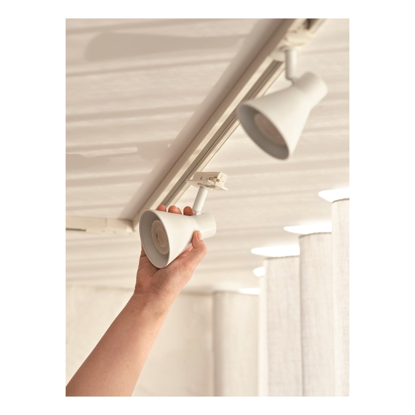 Eik Link Spot Track Light