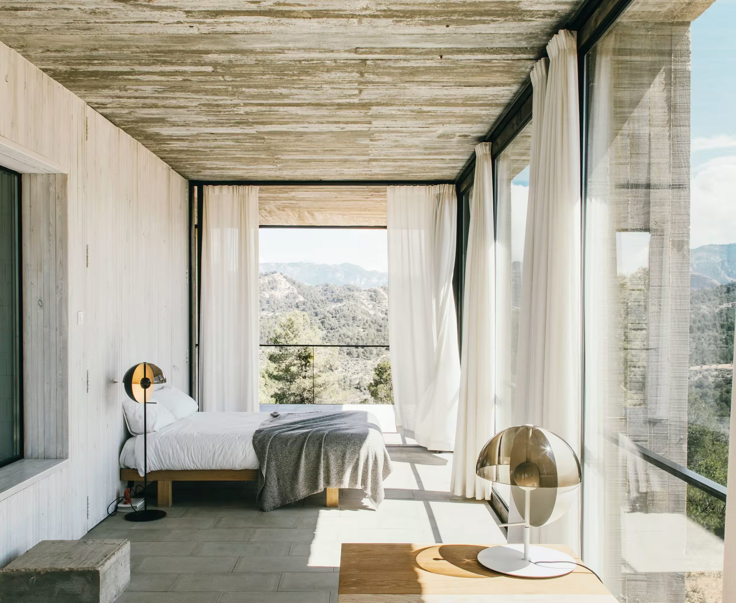 Theia P LED Floor Lamp